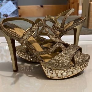 Gianni Bini gold heels
